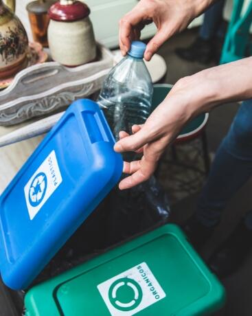 <span class="ezstring-field">kl_mag_conscious-beauty_recycled-packaging_visual_content 1 376X460</span>